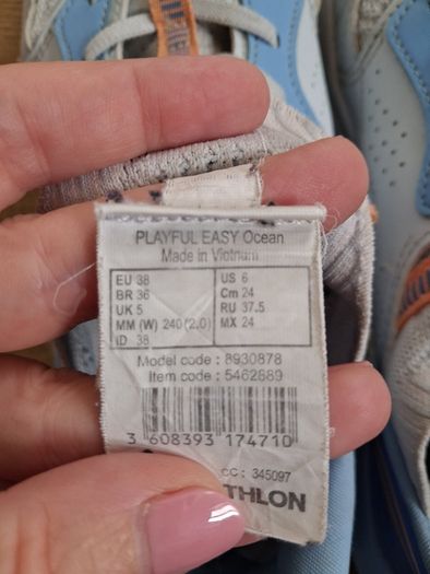 Free. Boys runners. Size 5