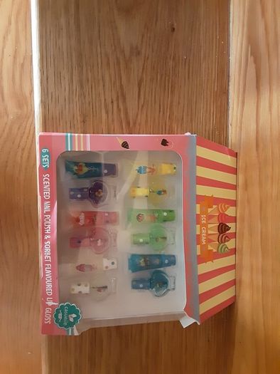 Barbie Dressing Table and Accessories