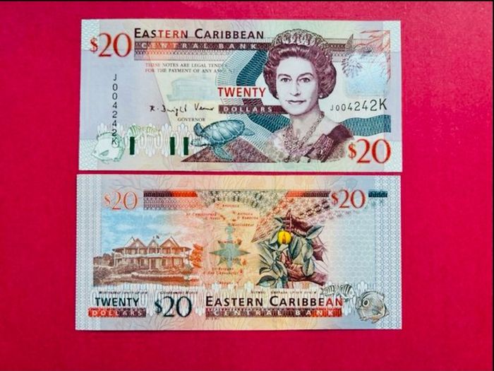 East Caribbean States 20 Dollars 2004  Unc ( K ) St Kitts.