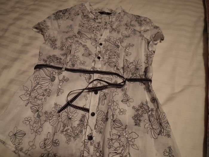 Embroidered detail blouse
