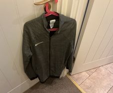 Nike top age 11/12