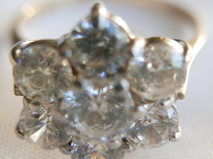 Vintage 9Ct Solid Gold 375 Beautiful Cubic Zirconia Ring 3,99g