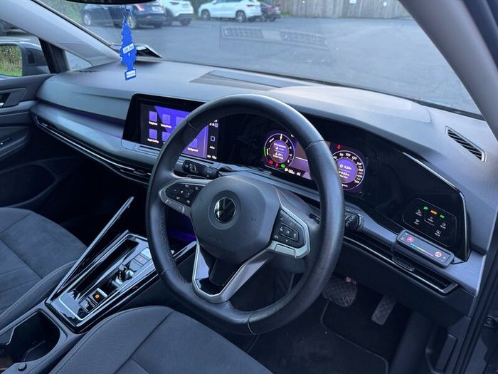 2023 Volkswagen Golf Mk8 eHybrid Style 204BH