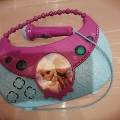 Elsa karaoki machine