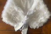 White fur wrap