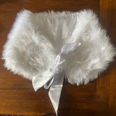 White fur wrap