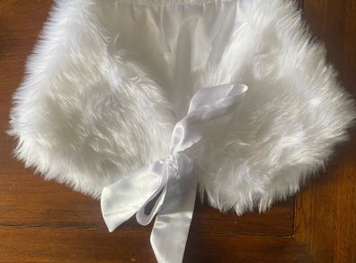 White fur wrap