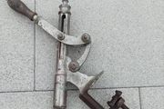 Pre-1960 pub counter " cork-puller "