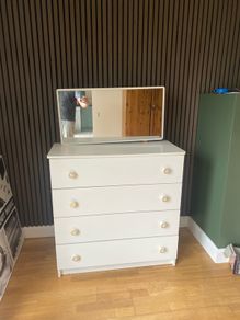 Chest of drawers