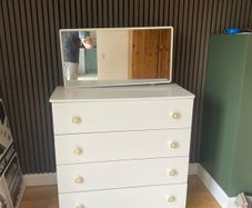 Chest of drawers