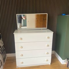 Chest of drawers
