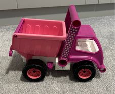 Dump truck