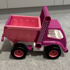 Dump truck