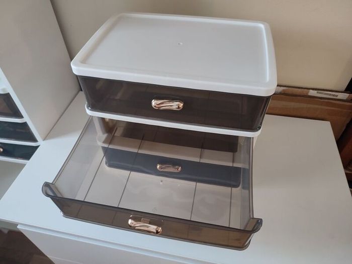 Desktop chest of drawers