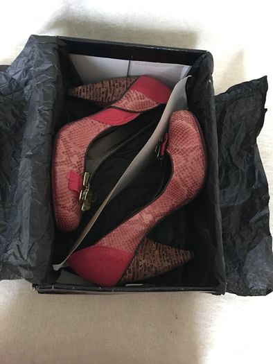 SHOES - Parodis Passion High Heels. Size 39 (6)