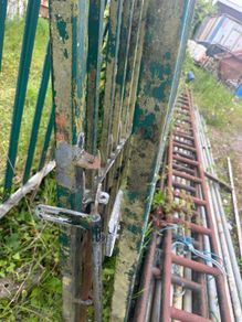 ADouble Gates