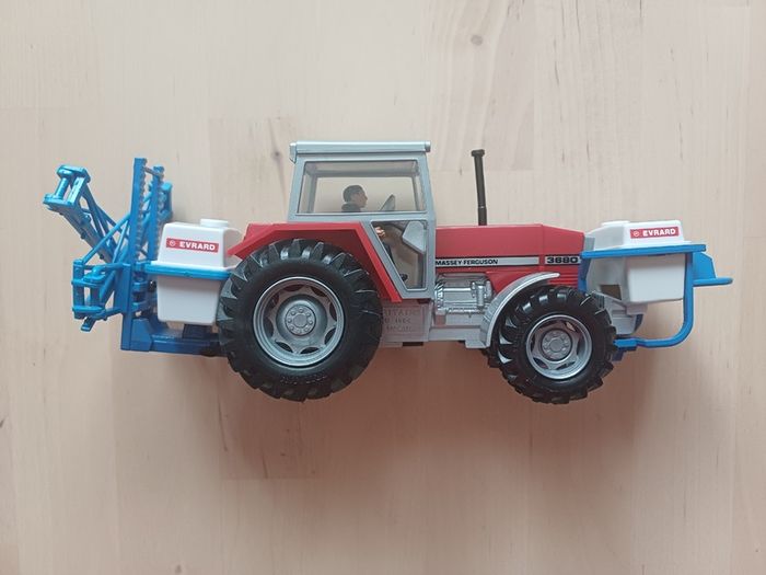 Britains Massey Ferguson MF 3680 Tractor and Crop Sprayer Farm Model 1:32 Scale 9607 MINT