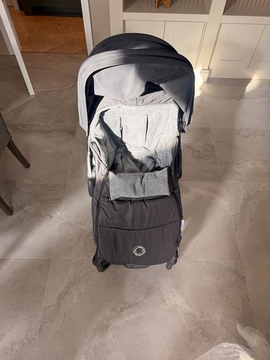 bugaboo buggy, carseat and 2 isofix for cars.