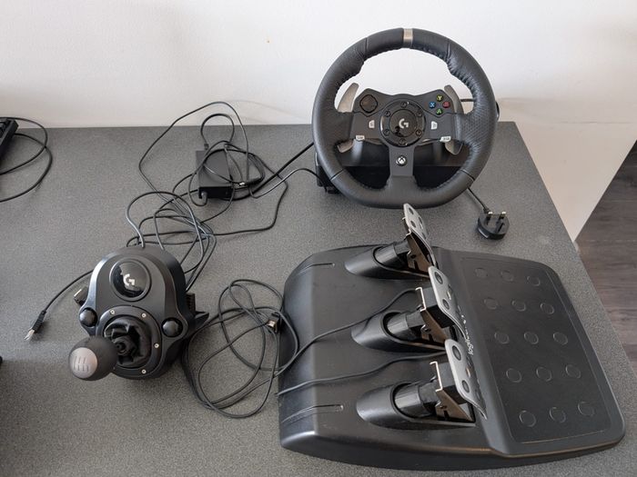 Logitech G920 Racing Wheel + Pedals + Shifter (Xbox/PC)