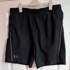 Under Armour mens shorts - size L