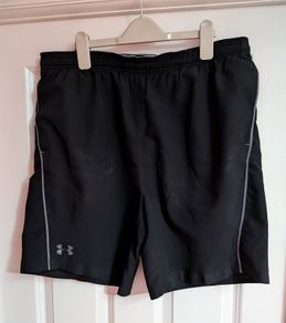 Under Armour mens shorts - size L