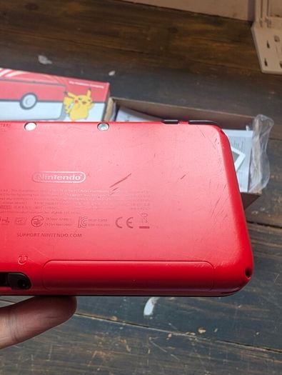 Nintendo 2DS XL - Pokemon Pokeball/Pikachu Edition Console