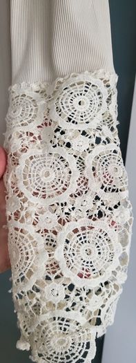 Unbranded beige top with crochet style sleeves Sz M (Fit 10-12 UK)
