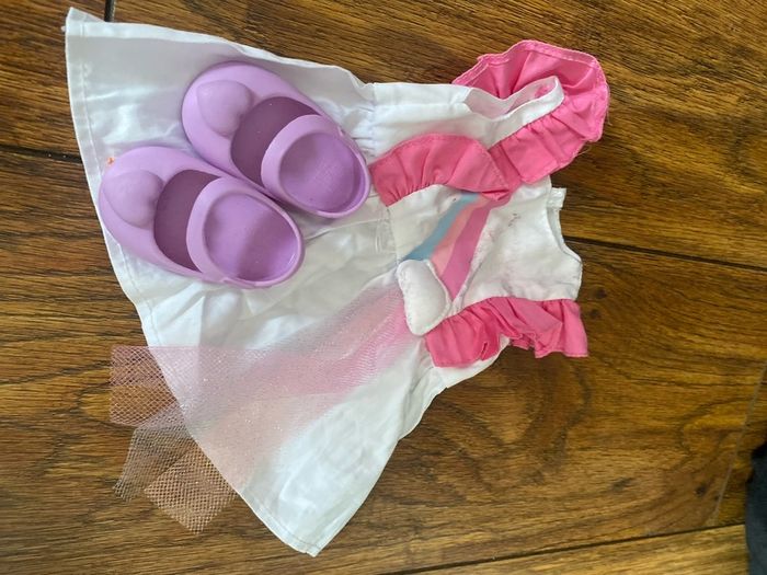 Our generation food truck, bathtub, picnic table, dolls, and clothes