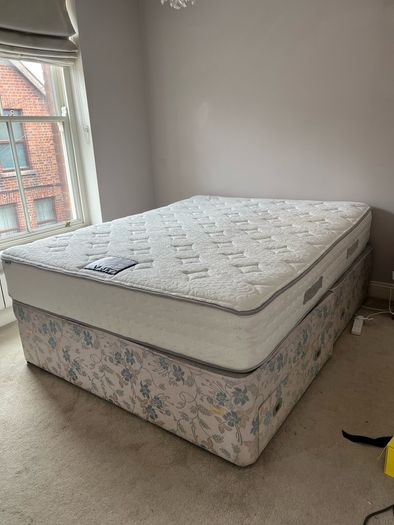Respa king size mattress + base