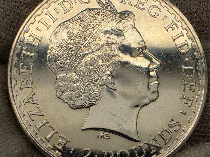 United Kingdom 2005 Silver 1oz Britannia One Ounce Fine Silver 2 Pounds Coin