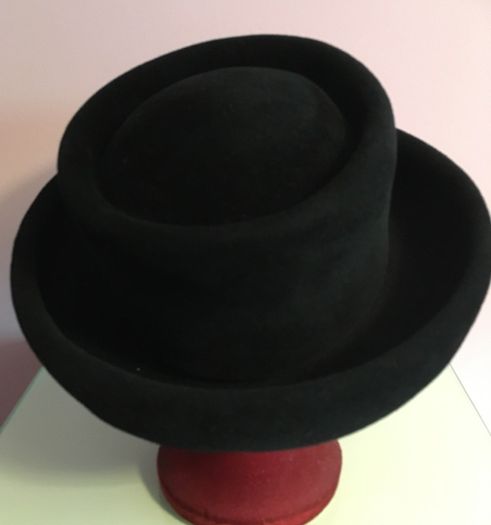 Vintage WHITELEY Classic Brimmed Felt HAT  with free Hat Pin