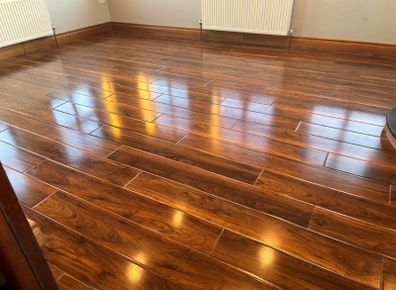 Laminate gloss flooring