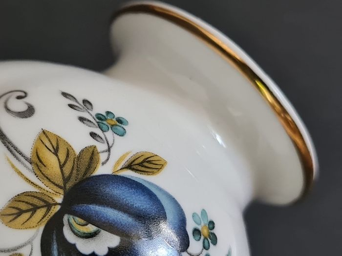 Vintage 1980s Royal Tara Swan Vase Fine Bone China Ireland White Gold Trim Handmade Galway