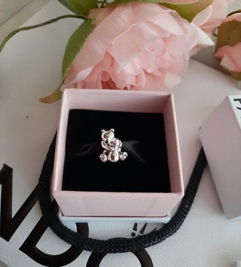 New pandora genuine hugging bears charm