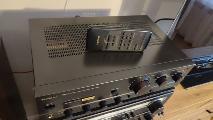 Technics SU-VX620 Amplifier. Genuine Remote. Like new! Cleaned.