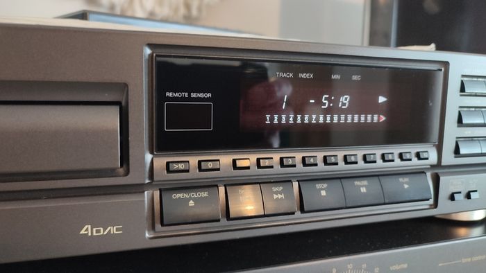 TECHNICS SL-PG420A, CD Player. Cleaned.Like New. Remote