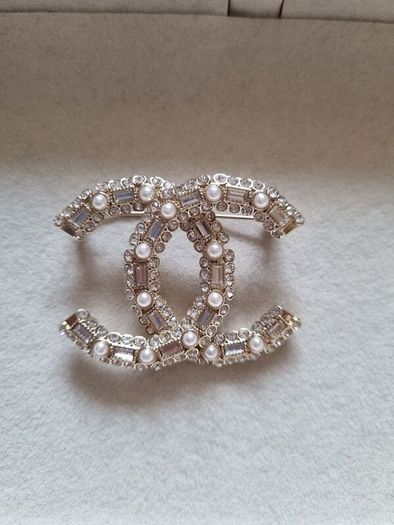 brooch