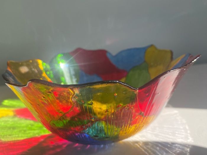 Colourful scalloped glass bowl