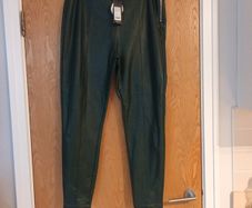 New Look Vegan  Green   PU Leggins.  S.18..  B.N.W.T