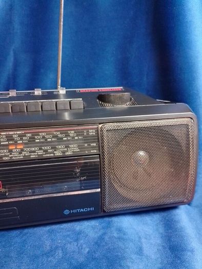 vintage Hitachi 1988 cassette radio