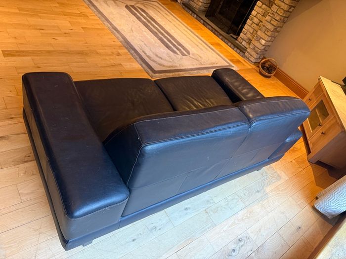 Designer Navy Leather Seater Sofa Excellent Condition