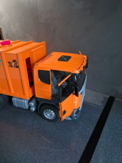 Garbage Truck