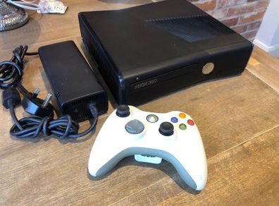 Xbox 360 Slim Edition plus refurbished white controller