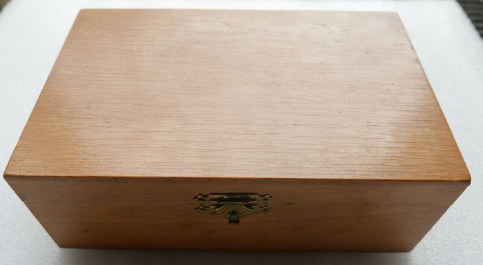 Antique  Chess Set 1930s-40s European Hand Carved Boxwood Complete 32 Pieces
