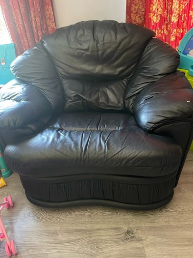 Couch and two armchairs