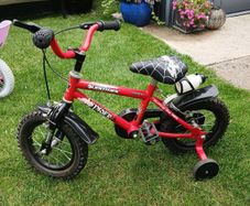 Raleigh 12" kids bike with stabilisers