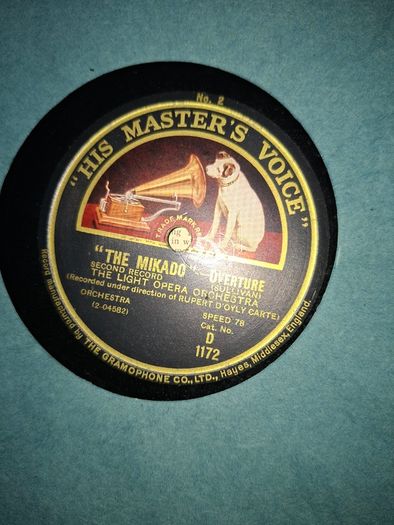His Master's Voice record album for Gilbert & Sullivan's The Mikado. around 1926 or 1927 The set features 12" 78 RPM shellac records