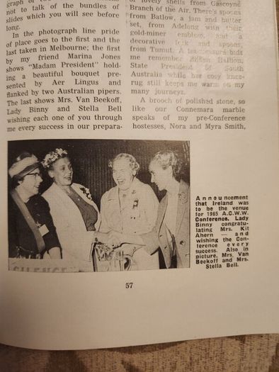The Irish Countrywoman Official Year Book 1963-1964. Bantrace Na Tuata. Paperback In Good Condition.