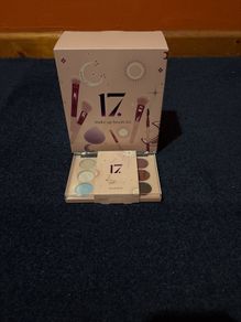 Seventeen Make up brush and eye Palette Bundle