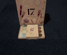 Seventeen Make up brush and eye Palette Bundle